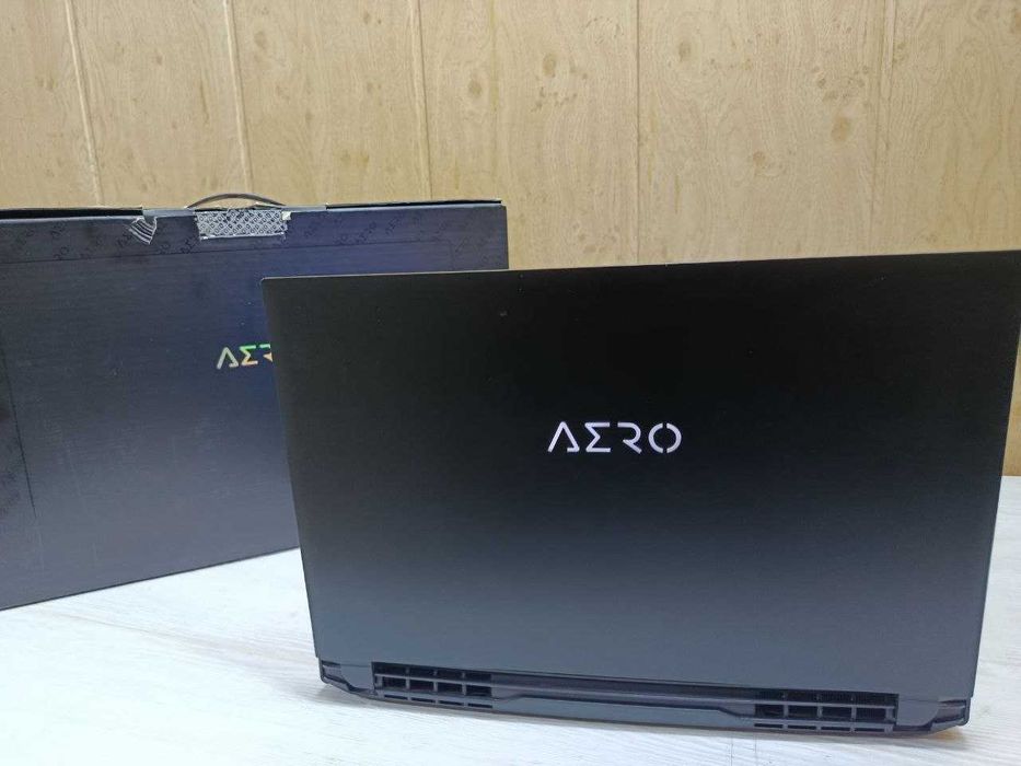 Продается ноутбук Gigabyte Aero 5