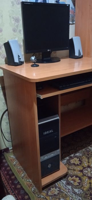 Компьютер настольный с колонками,процессор,видеокамера,клавиатура,мышь