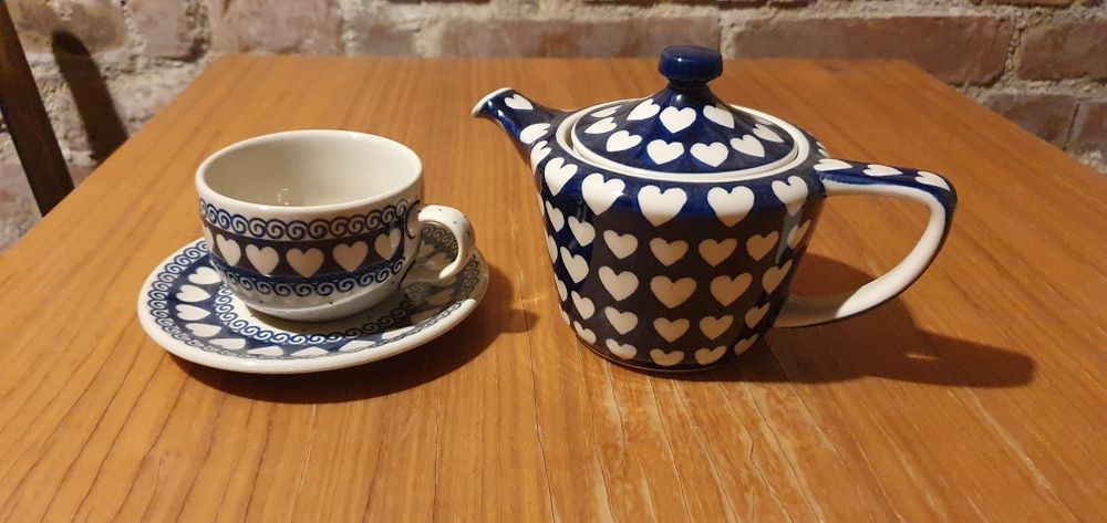 Set cu ceainic și ceașcă