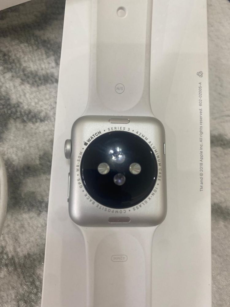 Apple Watch Series 3 42mm Почти новый