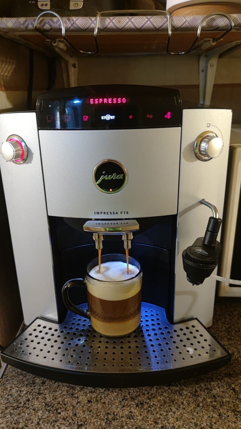 Espressor(Expressor) automat de cafea, Jura F70, cu râșniță și spumare