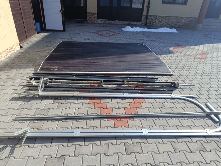 Ușă garaj ca nouă