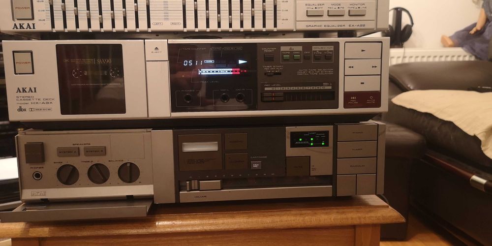 Linie audio Akai 1984 cass, tuner, eq amplificator, mixer, microfon