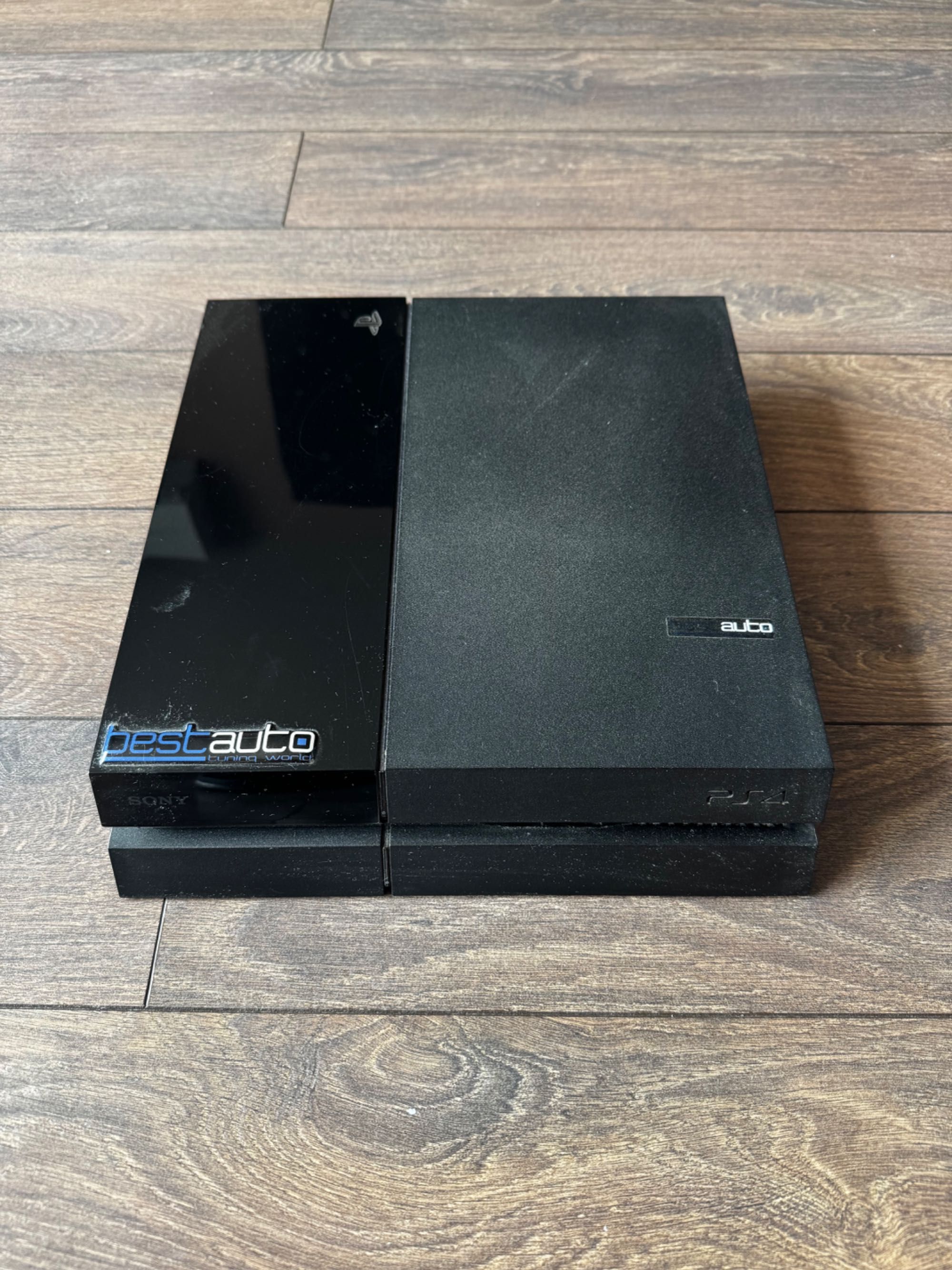 PS4 (1TB) комплект  + 2 джойстика + камера + 4 игри като подарък