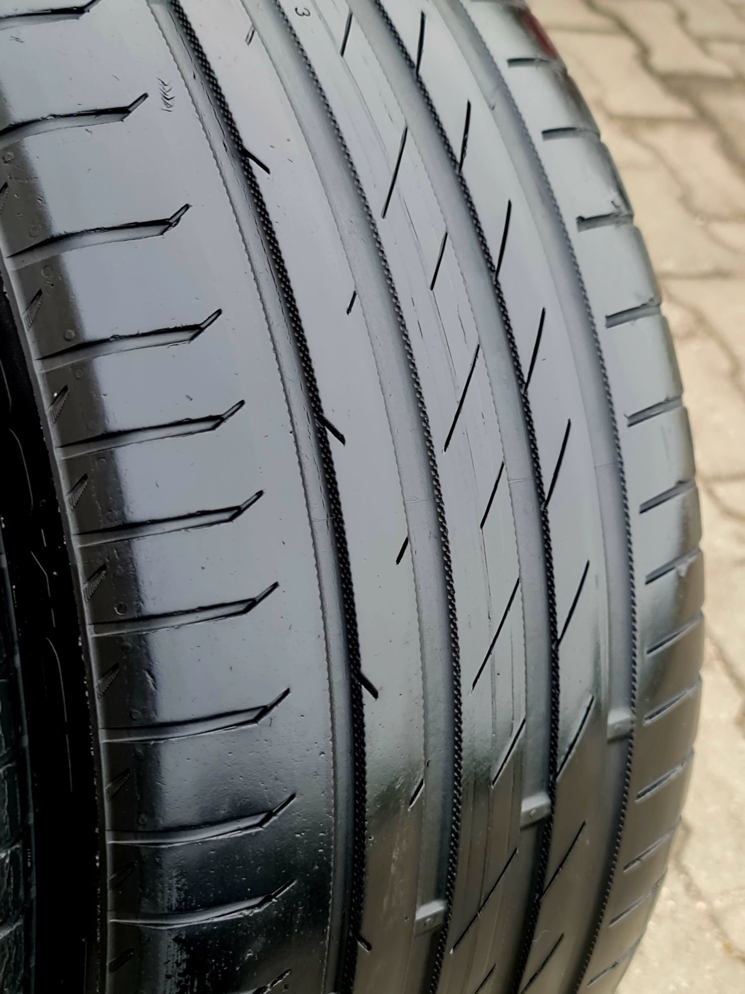 255 40 19 nokian