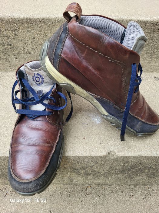 Ghete piele Bugatti marimea 44  100 ron