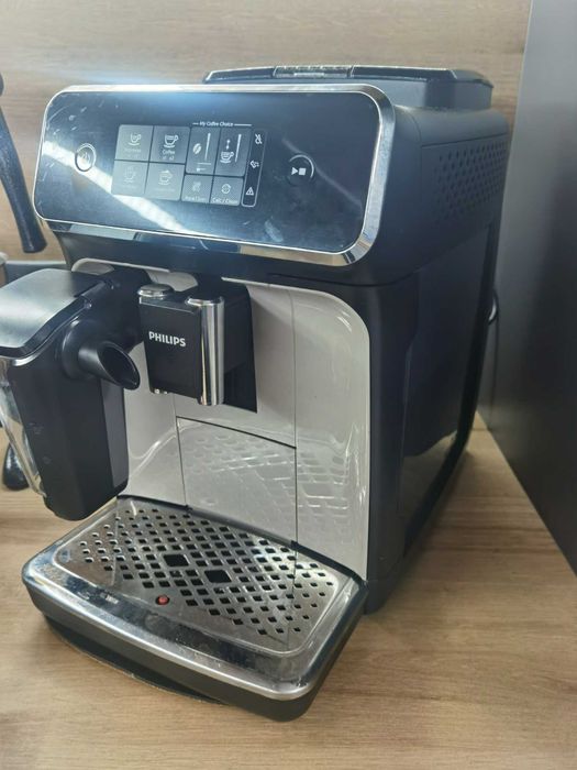 Каферобот Philips 3200 с чисто нова кана за мляко