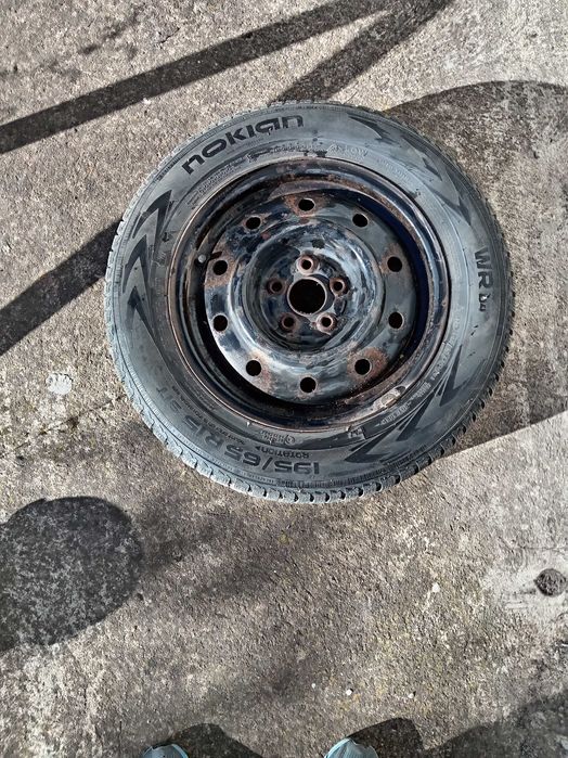 Зимни гуми 195/65/15 Nokian с джанти 15 '5х100 ползвани един сезон.