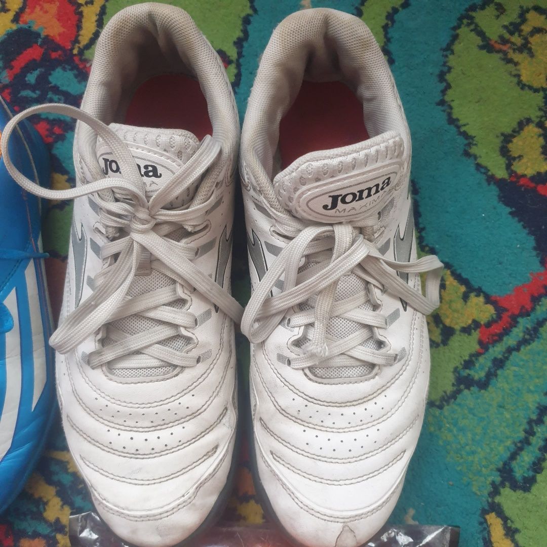 Adidași de fotbal