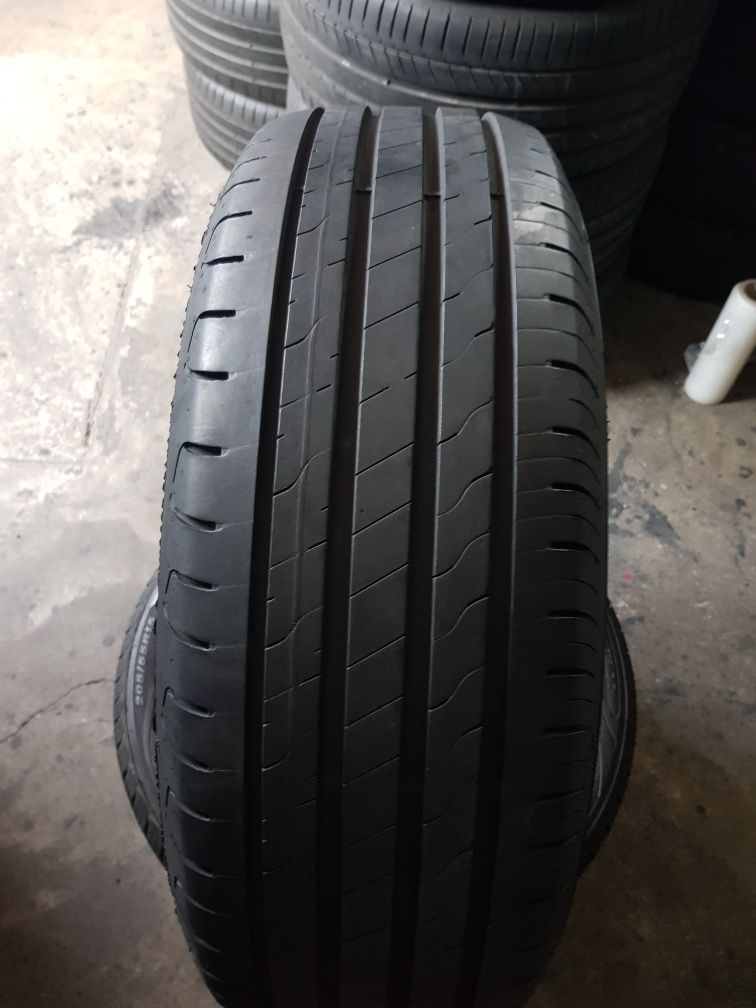 Goodyear 215/65 R16 98V vară