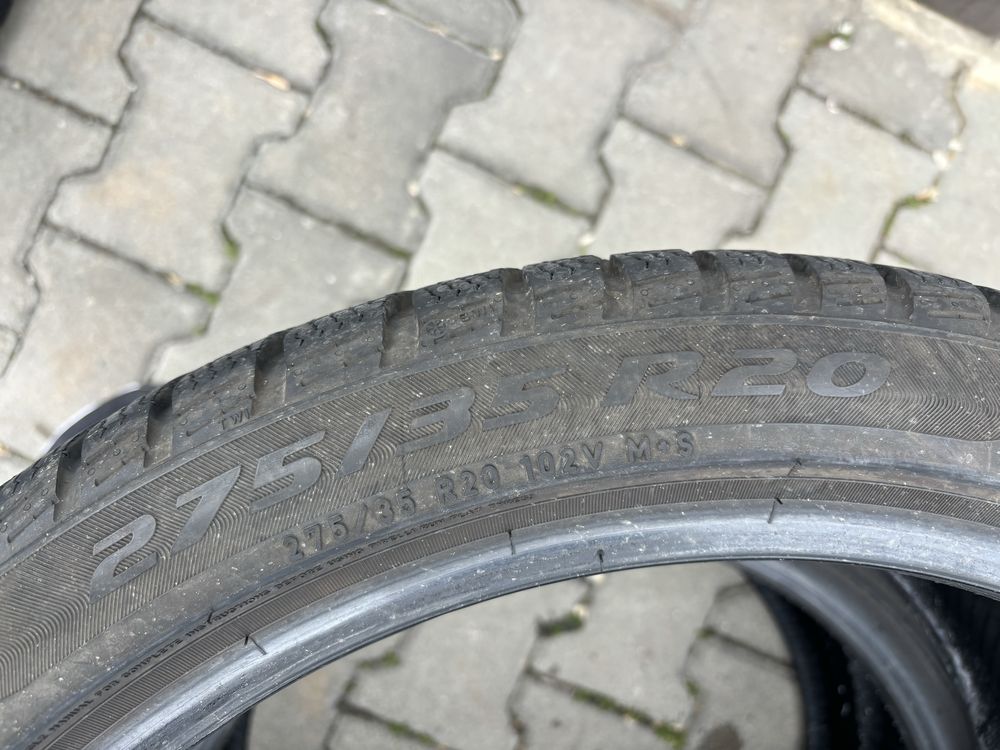 Почти нови зимни гуми Pirelli 245/40/20 и 275/35/20