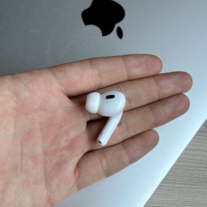 AirPods Pro 2 правый наушник | Оригинал Lightning / Type-C