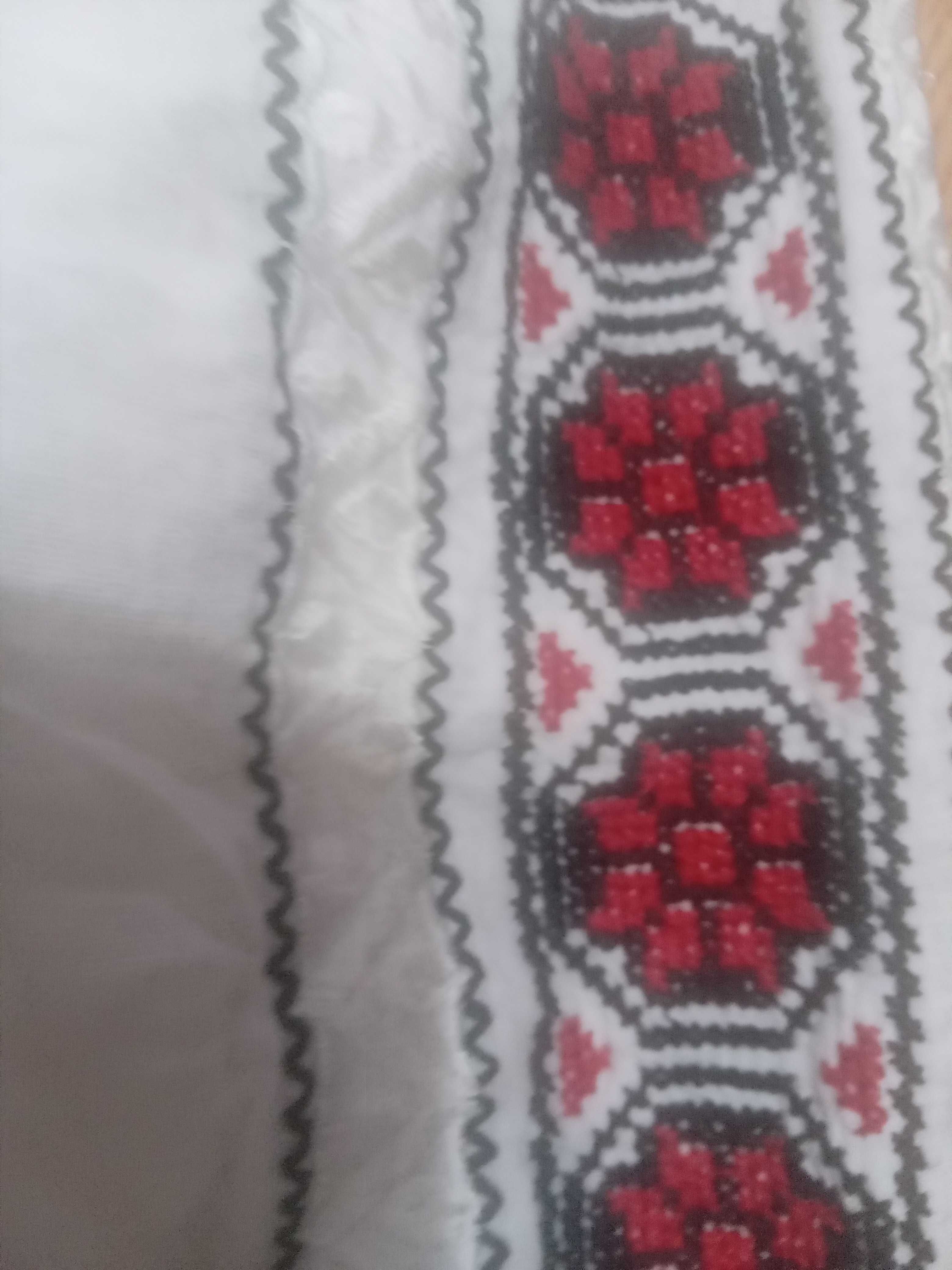 Ie tradițional nouă cu etichetă brodată la mașină