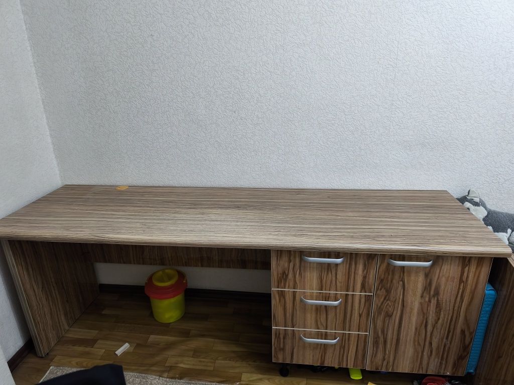 Продам письменный стол