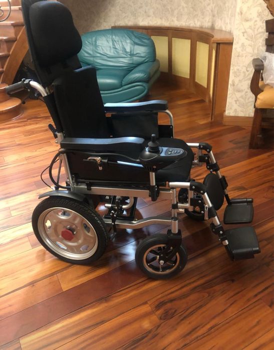 Продам инвалидную коляску, дыхательный апарат, ходунок для взрослых