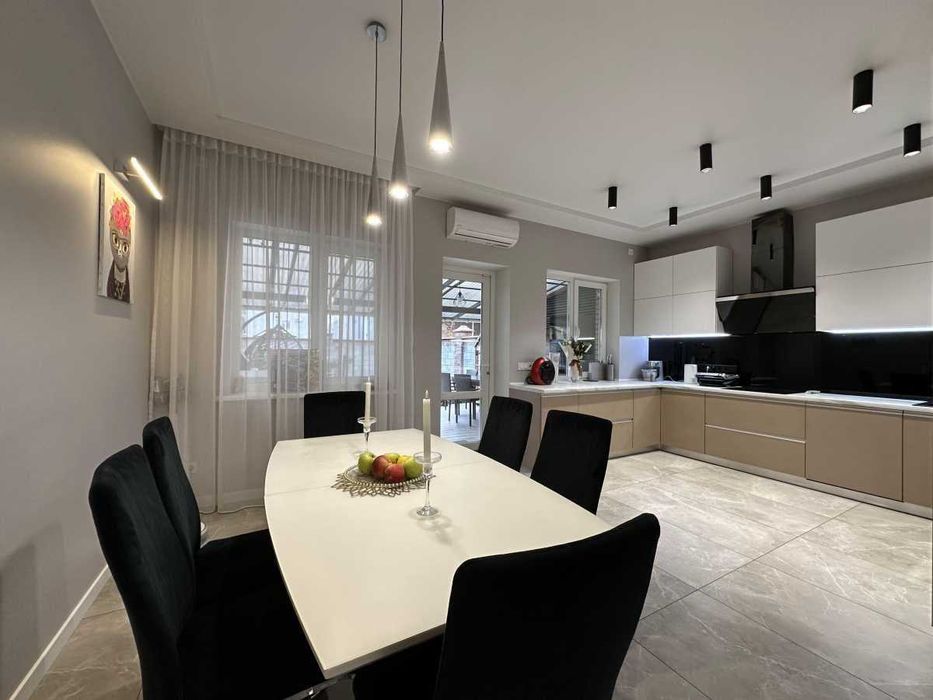 Дава се под наем Двустаен апартамент в София, Гоце Делчев - 75 кв.м за 612 € - Снимка #2