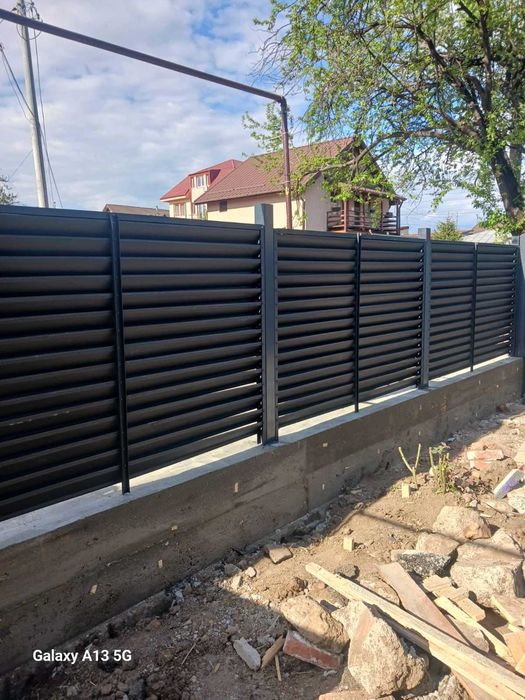 Garduri din sipca metalica, panou tip jaluzele, tabla, plasa si BCA