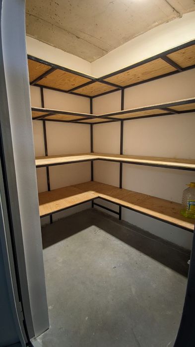 Стеллажи , полки в кладовую,