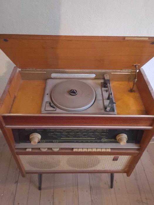 Продавам радиограмофон-Ригонда (Rigonda).Запазено,работещо.