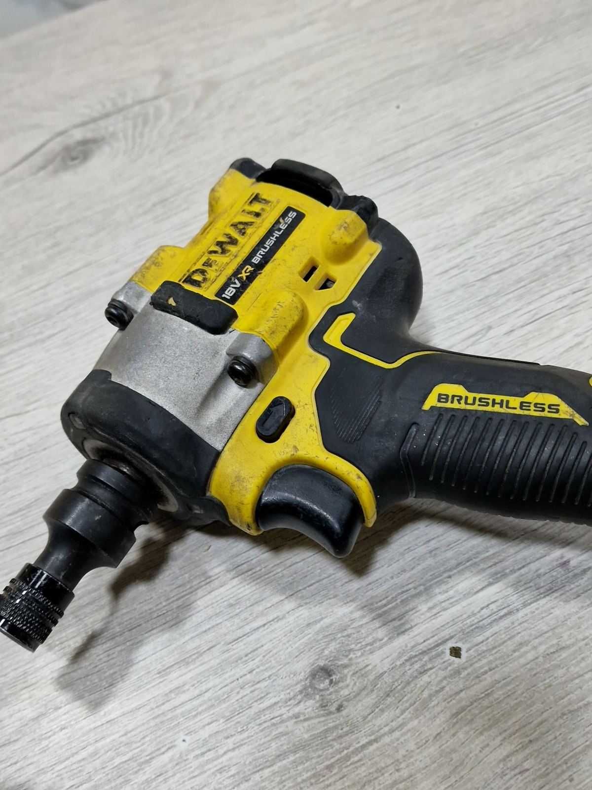 Акумулаторен ударен гайковерт DeWalt DCF922 с батерия 5Ah