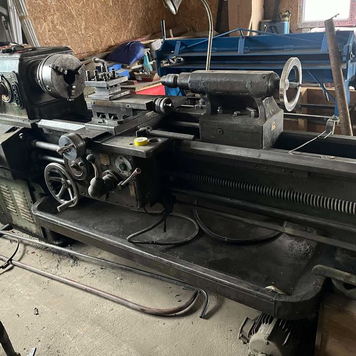 Универсален струг