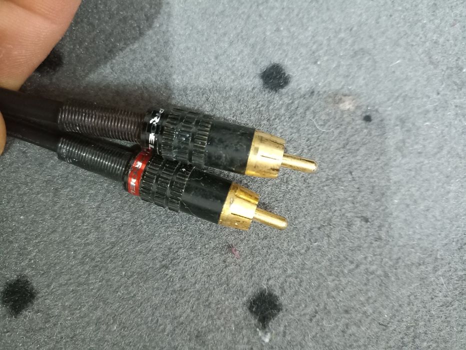 Аудио кабел с чинчове за музика