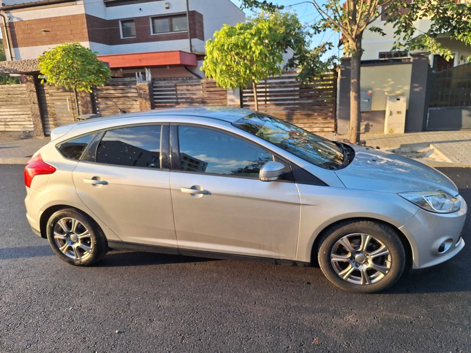 Ford Focus 3 hatchback 1.6 TDCI - ambreiaj + distributie făcute