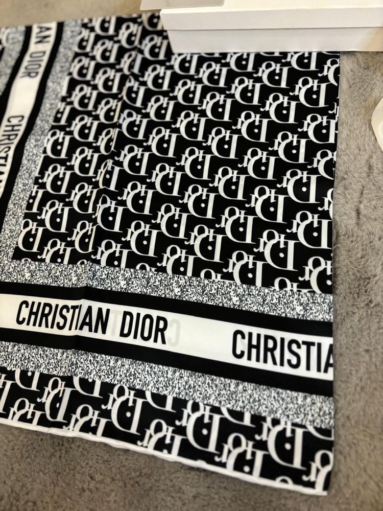 Eșarfa Christian Dior neagra
