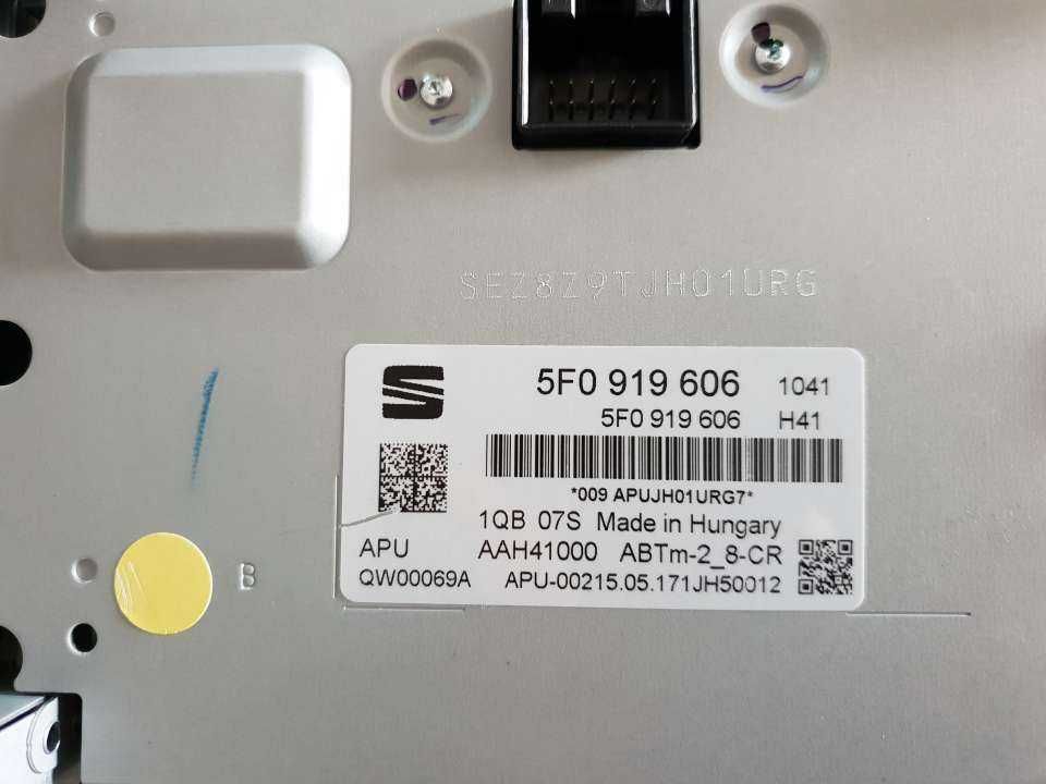 Монитор с номер  5F0919606 SEAT