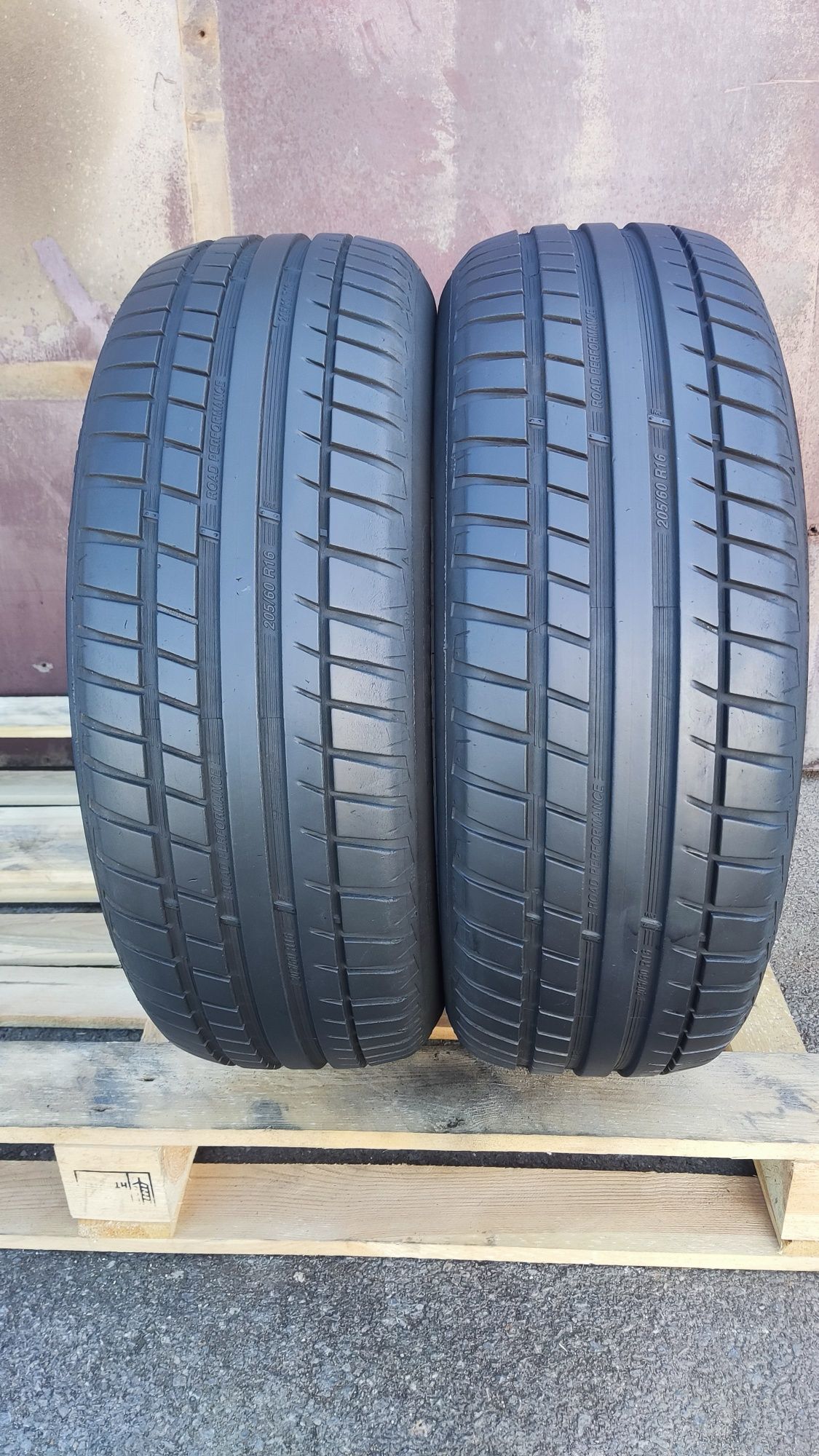 2бр. летни гуми 205/60/16 Riken Road Performance 
dot22
6.99mm
Добро с