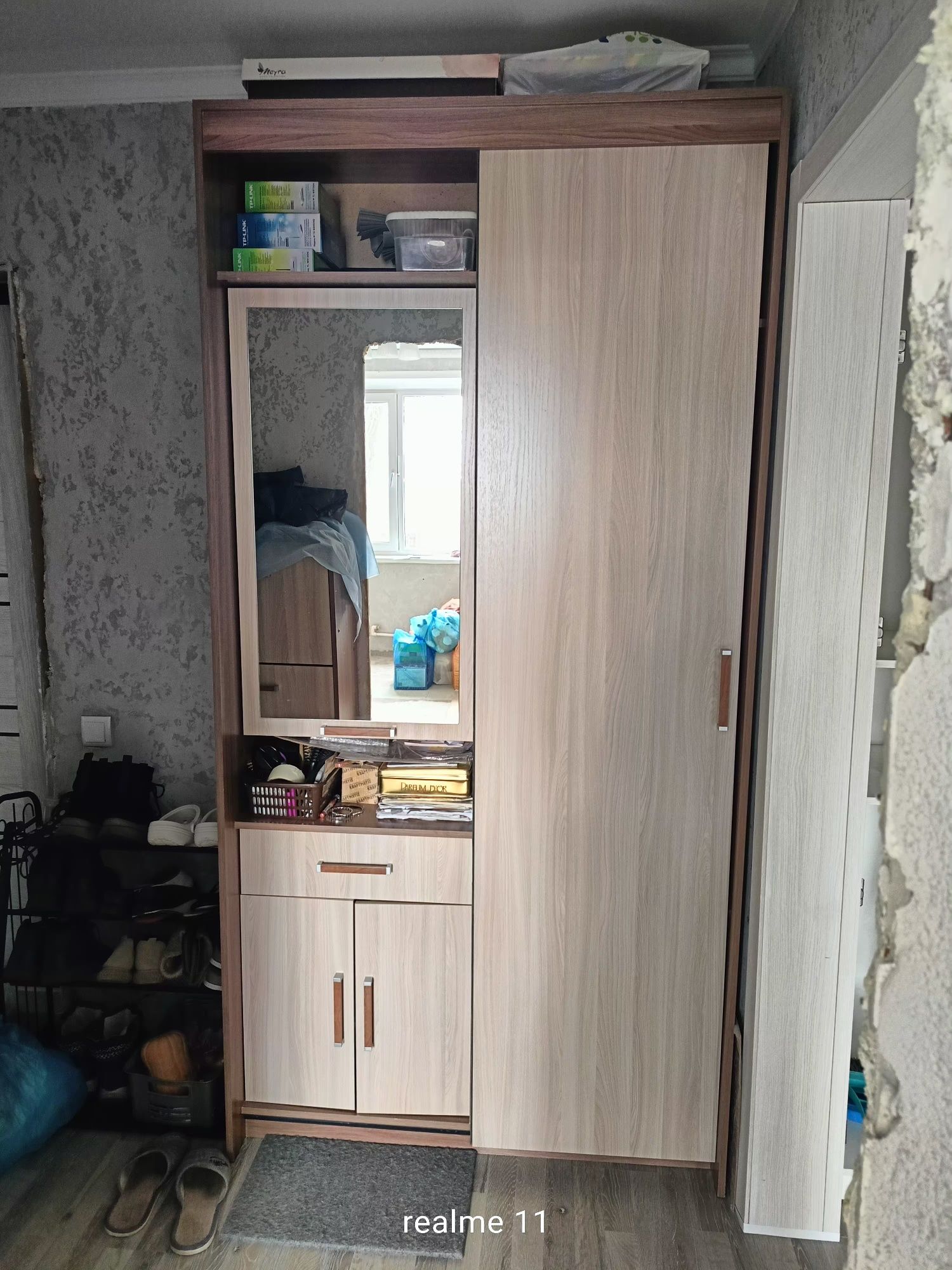 Продается шкаф(Пришахтинск)