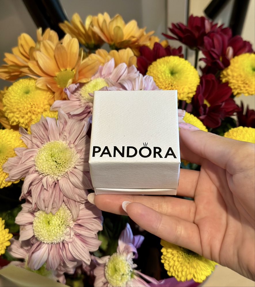 Сребърни обеци Pandora Harmony с кристал в жълт цвят.