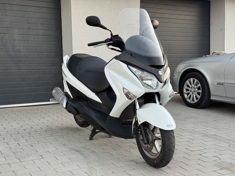 Suzuki Burgman 125 cm, categoria B