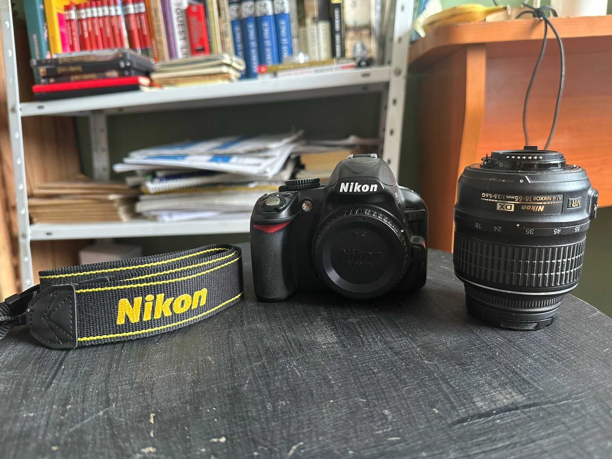 Kit foto DSLR Nikon D3100 cu obiectiv, card și accesorii