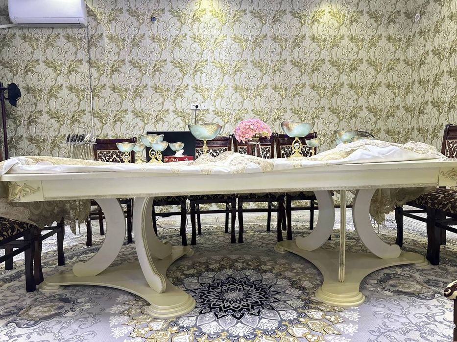 TEZ SOTILADI! 12 kishilik stol-stul holati yaxshi