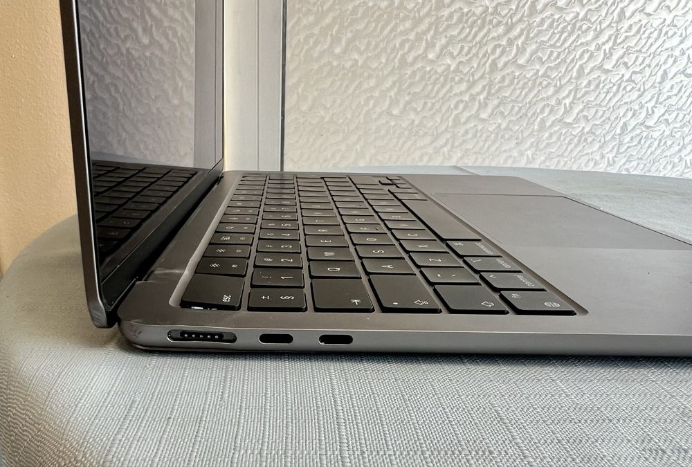 Apple Macbook Air M2 iCloud