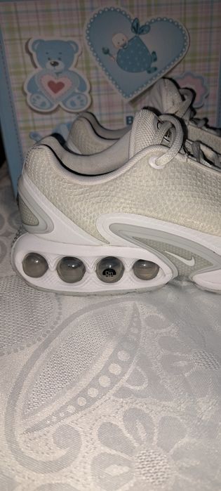 Vând adidași nike