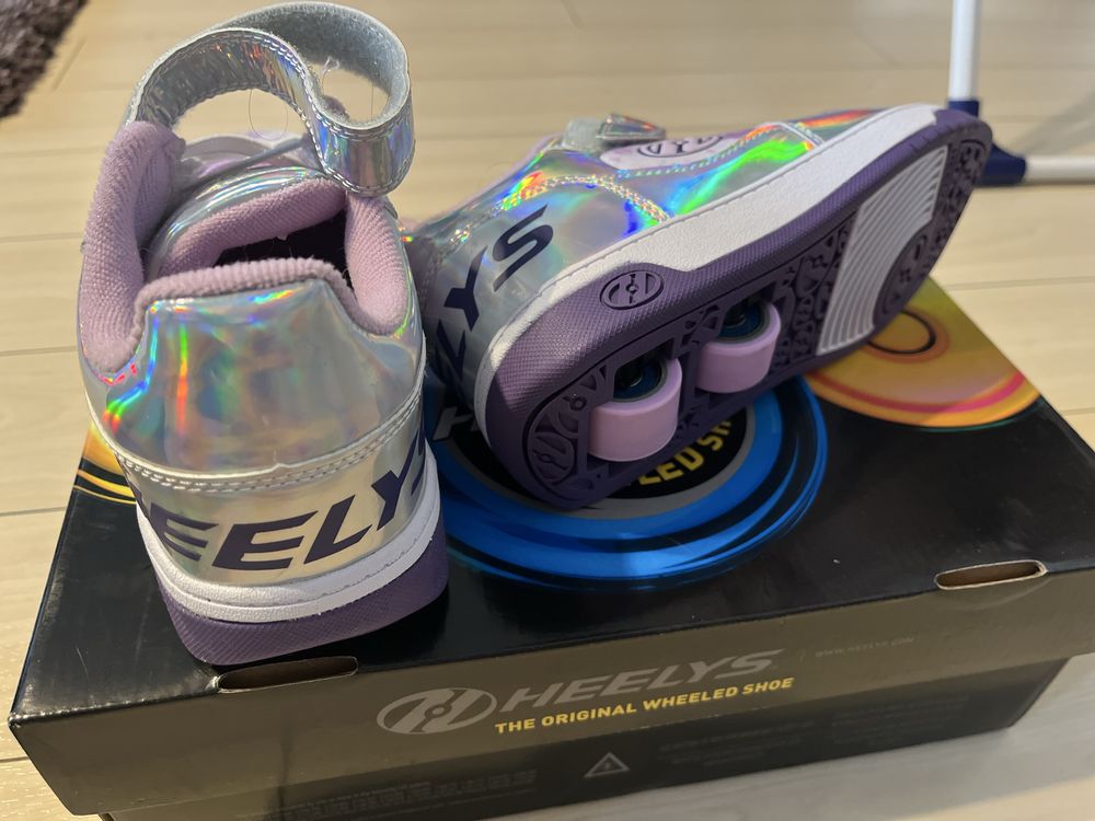 Sneakers cu roti / role Heelys mas. 34. NOI!