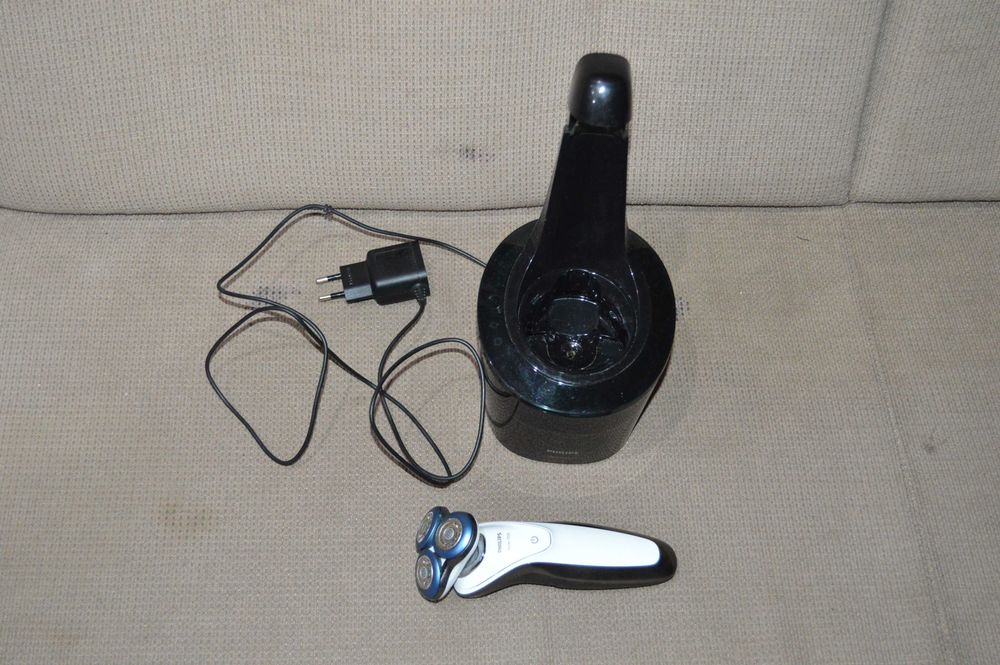 Aparat de ras Philips Series 7000 (S7710/26) + statie de curatare