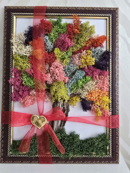 Подаръци с мъх , кашпи с рози