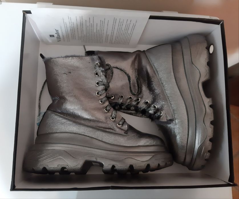 Продам зимнии ботинки