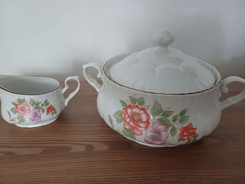 Vand supiera si sosiera din portelan