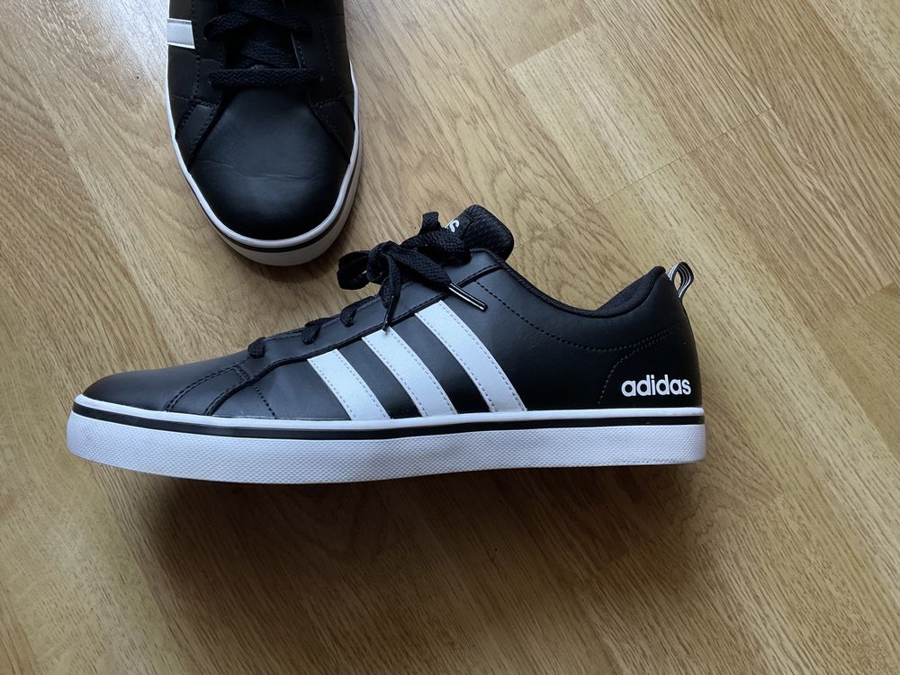 Adidas originali ca noi