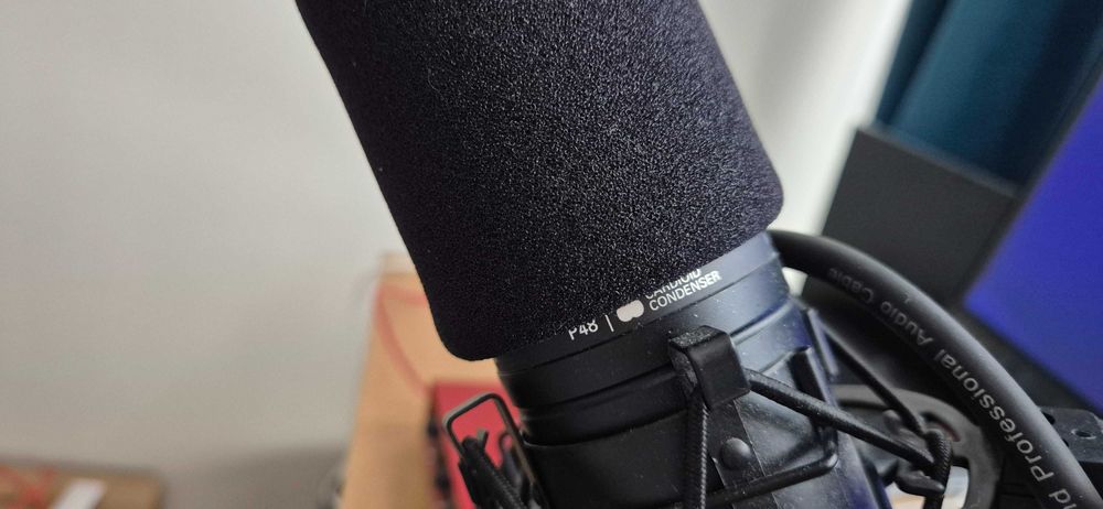 Focusrite scarlet 2i2 + Audio Technica T220