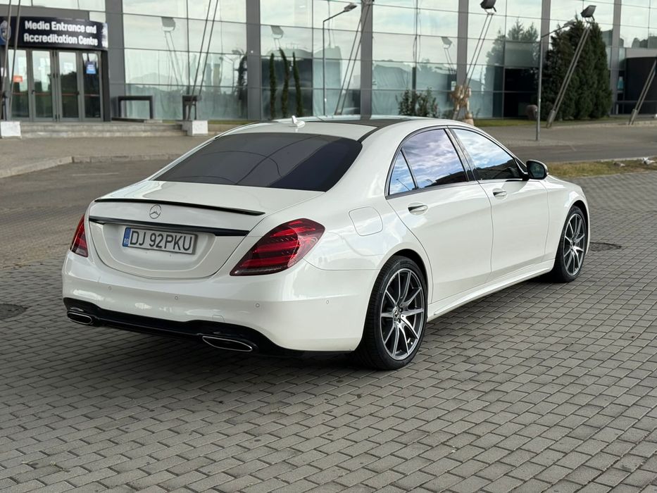 Mercedes S 450.