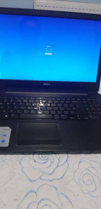 Vand laptopDell3521,i3 4CPUs,Hard500Gb,8Gb Ram,2placi video,Impecabil