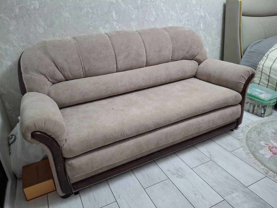 Продам диван в отличном состояний