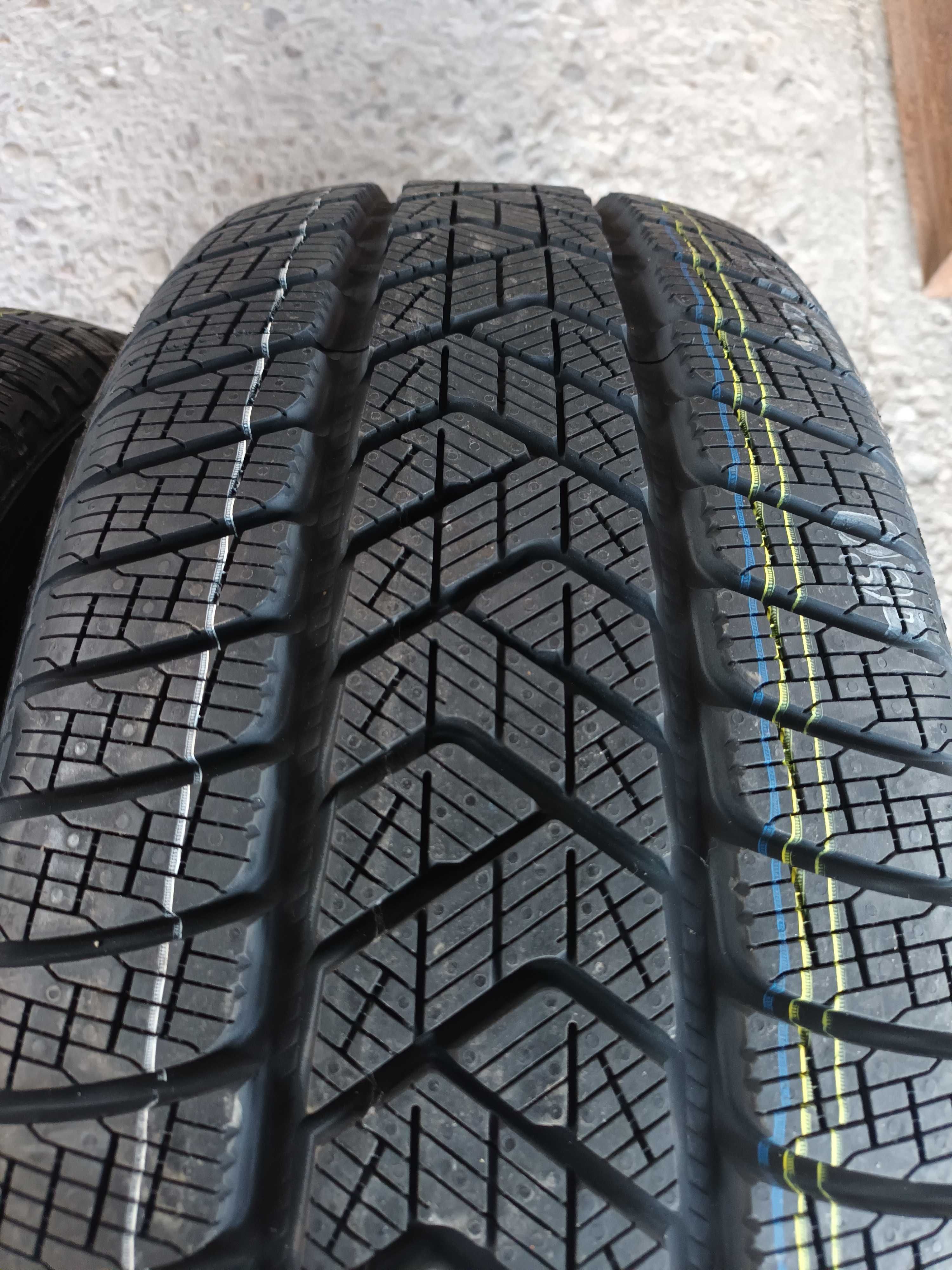 2 Нови зимни гуми 235/65 R17 Pirelli Scorpion Winter 104H AO M+S борд