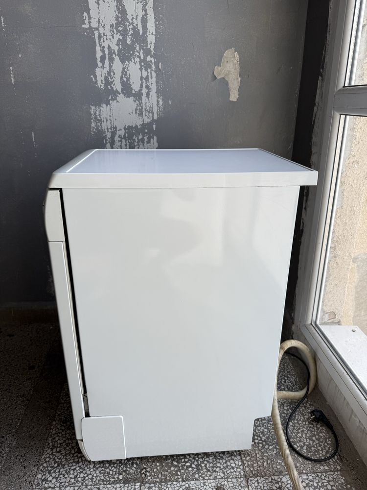 съдомиялна машина Hotpoint-Ariston LS 245