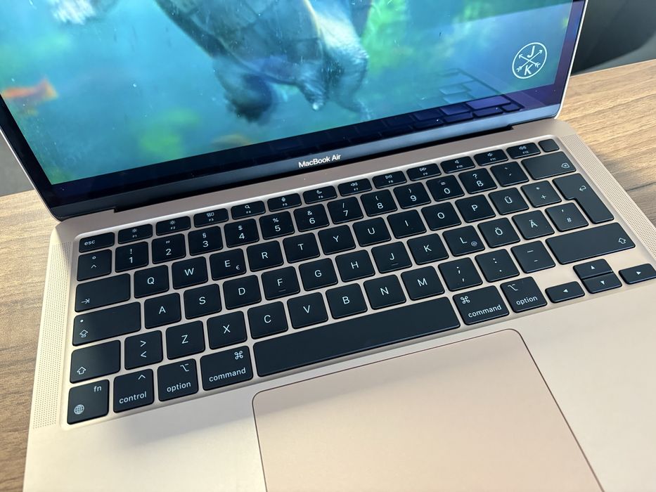 MacBook Air 13-inch/ Apple M1 / 8 GB RAM/ 256 GB / Ca nou